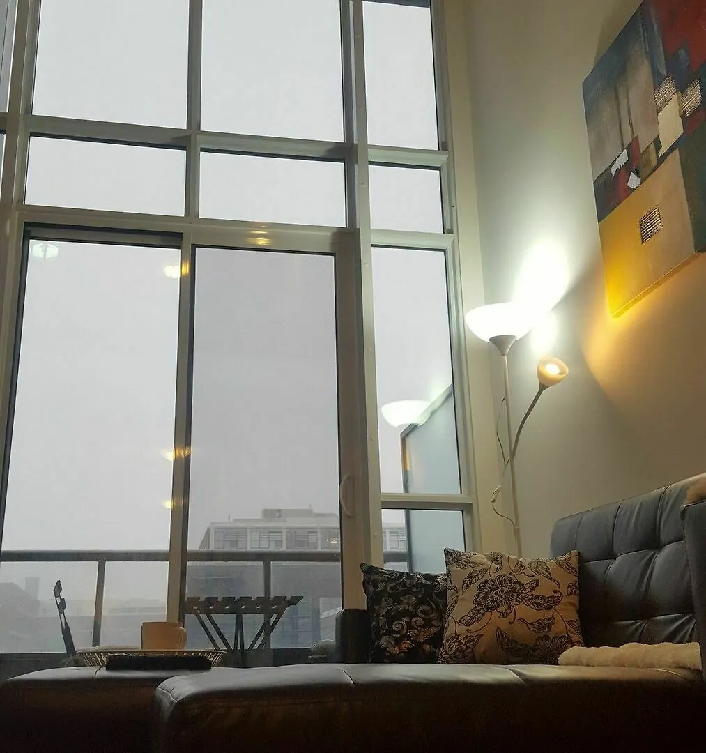 Lavish Suites - Two Story Loft - Downtown Toronto Apartment