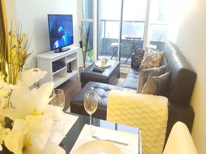 Lavish Suites - Two Story Loft - Downtown Toronto Apartment
