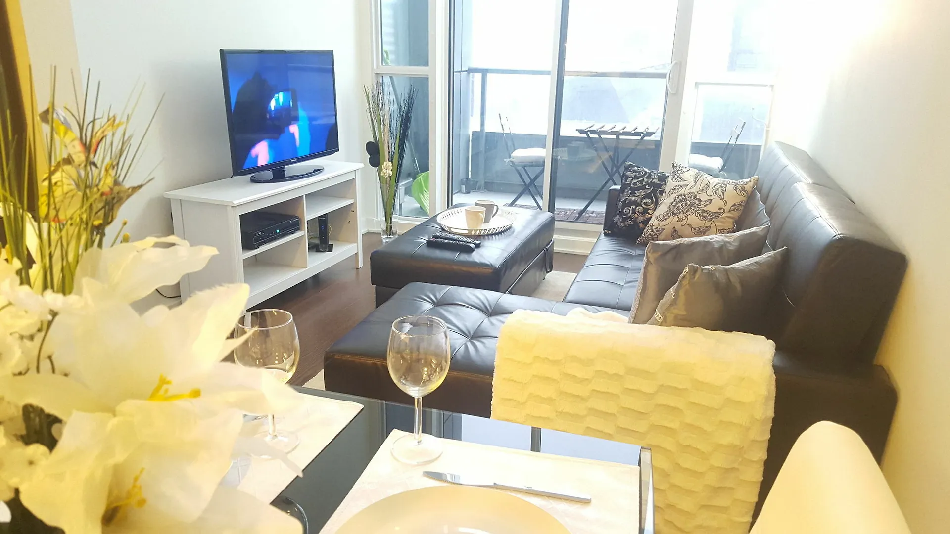 Lavish Suites - Two Story Loft - Downtown Toronto Apartment
